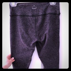 Beyond Yoga XS spacedye capri legging grey